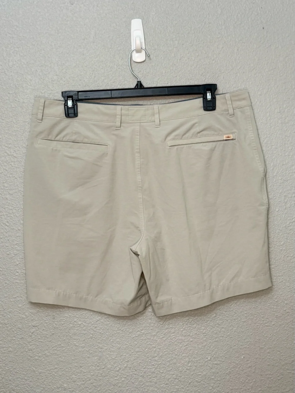 Faherty | All Day Belted Shorts | Cream | Waist 38” Inseam 7”